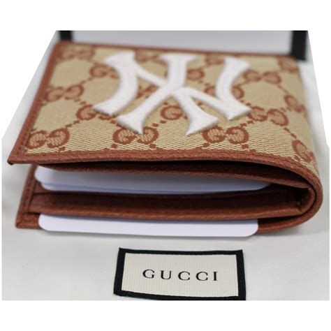 yankees gucci wallet.